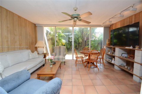 Townhouse in Miami, Florida 3 bedrooms, 140.28 sq.m. № 1828762 - photo 1