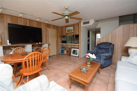 Townhouse in Miami, Florida 3 bedrooms, 140.28 sq.m. № 1828762 - photo 5