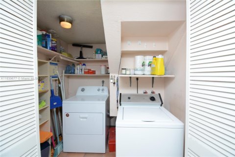 Townhouse in Miami, Florida 3 bedrooms, 140.28 sq.m. № 1828762 - photo 15