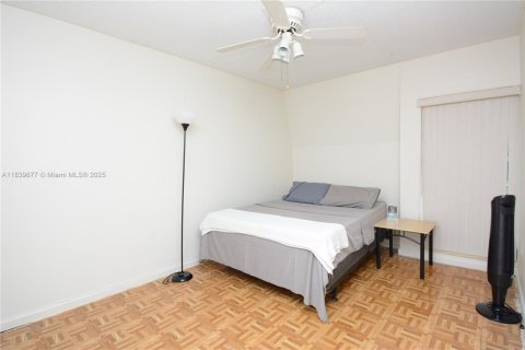Townhouse in Miami, Florida 3 bedrooms, 140.28 sq.m. № 1828762 - photo 19