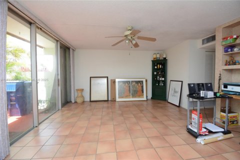 Townhouse in Miami, Florida 3 bedrooms, 140.28 sq.m. № 1828762 - photo 8