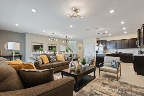 House in Davenport, Florida 9 bedrooms, 408.68 sq.m. № 1775651 - photo 20