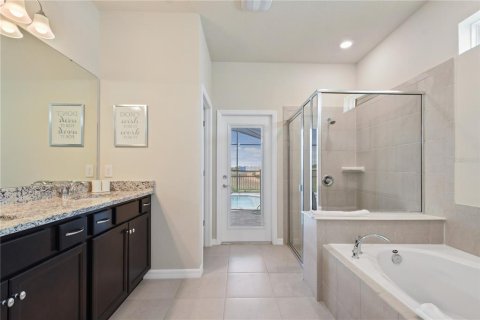 House in Davenport, Florida 9 bedrooms, 408.68 sq.m. № 1775651 - photo 24
