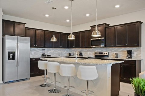 House in Davenport, Florida 9 bedrooms, 408.68 sq.m. № 1775651 - photo 15