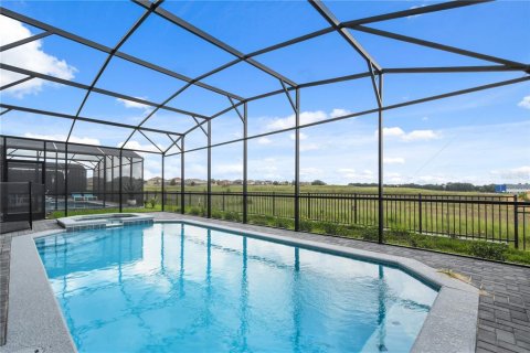 House in Davenport, Florida 9 bedrooms, 408.68 sq.m. № 1775651 - photo 5