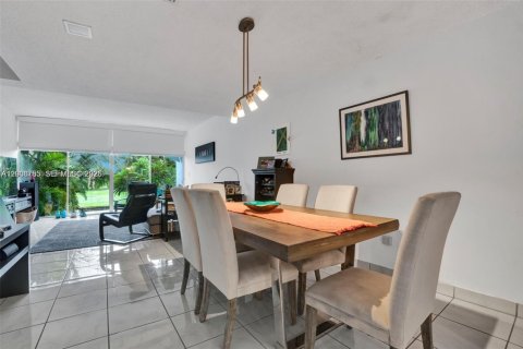 Condo in Hialeah, Florida, 3 bedrooms  № 2074207 - photo 6