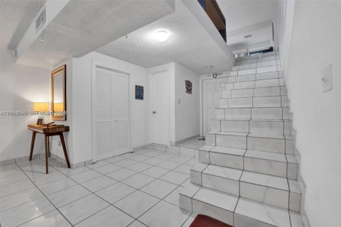 Condo in Hialeah, Florida, 3 bedrooms  № 2074207 - photo 14