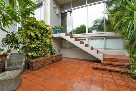Condo in Hialeah, Florida, 3 bedrooms  № 2074207 - photo 24