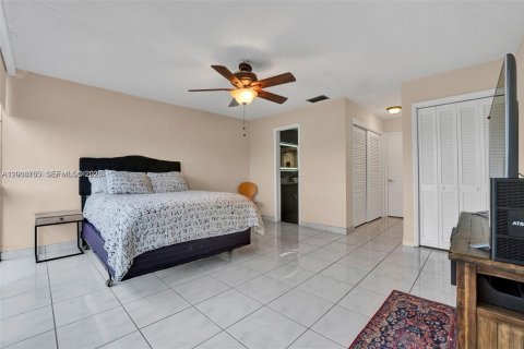 Condo in Hialeah, Florida, 3 bedrooms  № 2074207 - photo 18