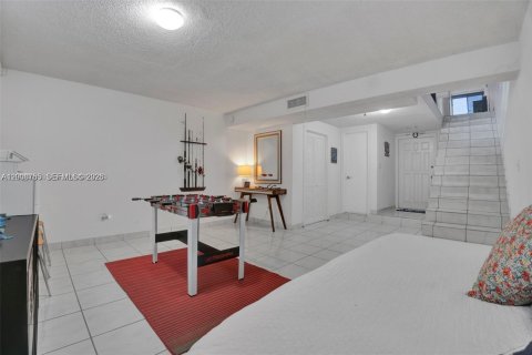 Condo in Hialeah, Florida, 3 bedrooms  № 2074207 - photo 12