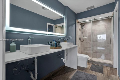 Condo in Hialeah, Florida, 3 bedrooms  № 2074207 - photo 19
