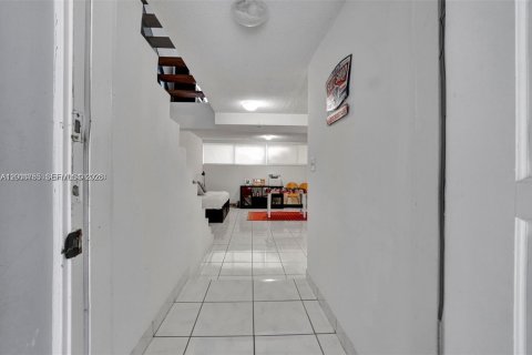 Condo in Hialeah, Florida, 3 bedrooms  № 2074207 - photo 13