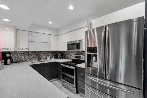 Condo in Hialeah, Florida, 3 bedrooms  № 2074207 - photo 3