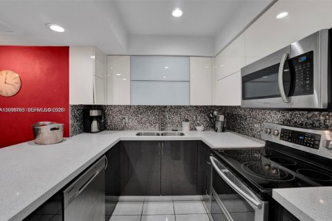 Condo in Hialeah, Florida, 3 bedrooms  № 2074207