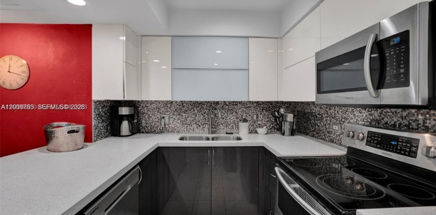 Condo in Hialeah, Florida, 3 bedrooms  № 2074207