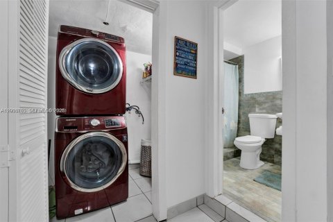 Condo in Hialeah, Florida, 3 bedrooms  № 2074207 - photo 21