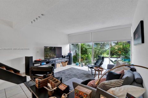 Condo in Hialeah, Florida, 3 bedrooms  № 2074207 - photo 5