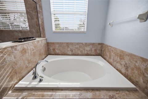 House in Sun City Center, Florida 4 bedrooms, 238.67 sq.m. № 2226389 - photo 25