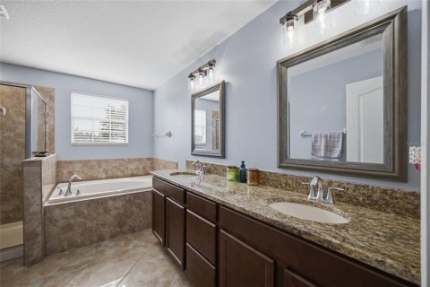 House in Sun City Center, Florida 4 bedrooms, 238.67 sq.m. № 2226389 - photo 23