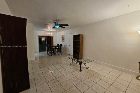 Villa ou maison à vendre à Miami, Floride: 3 chambres, 100.15 m2 № 2004771 - photo 2