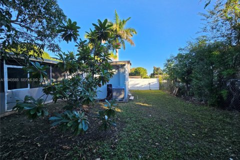 Villa ou maison à vendre à Miami, Floride: 3 chambres, 100.15 m2 № 2004771 - photo 21