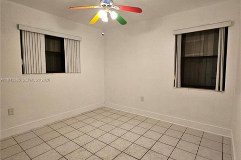 Villa ou maison à vendre à Miami, Floride: 3 chambres, 100.15 m2 № 2004771 - photo 15