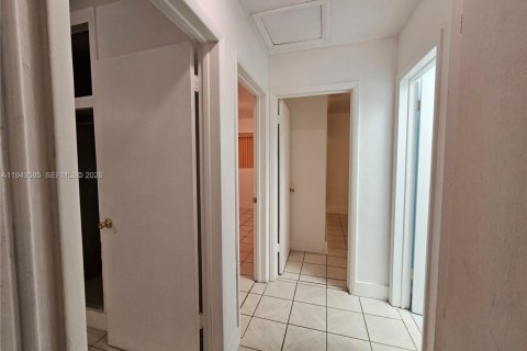 Villa ou maison à vendre à Miami, Floride: 3 chambres, 100.15 m2 № 2004771 - photo 5