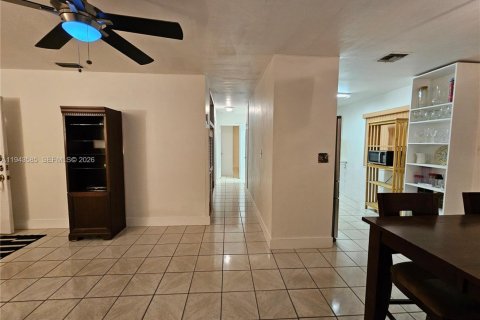 Villa ou maison à vendre à Miami, Floride: 3 chambres, 100.15 m2 № 2004771 - photo 4