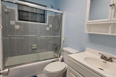 Villa ou maison à vendre à Miami, Floride: 3 chambres, 100.15 m2 № 2004771 - photo 10