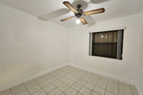 Villa ou maison à vendre à Miami, Floride: 3 chambres, 100.15 m2 № 2004771 - photo 6