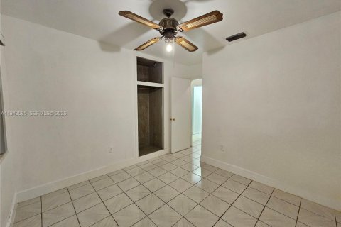Villa ou maison à vendre à Miami, Floride: 3 chambres, 100.15 m2 № 2004771 - photo 7