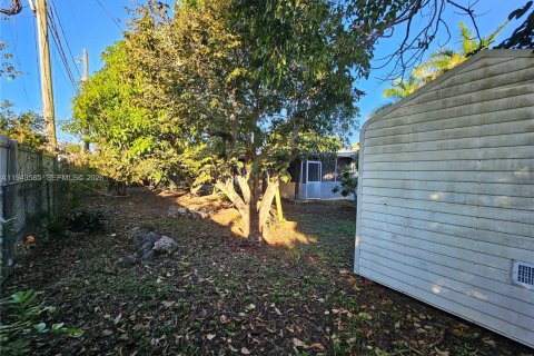 Villa ou maison à vendre à Miami, Floride: 3 chambres, 100.15 m2 № 2004771 - photo 19