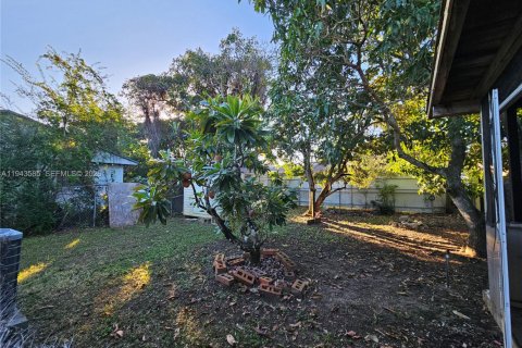 Villa ou maison à vendre à Miami, Floride: 3 chambres, 100.15 m2 № 2004771 - photo 18