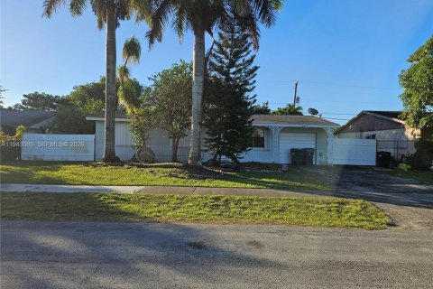 Villa ou maison à vendre à Miami, Floride: 3 chambres, 100.15 m2 № 2004771 - photo 16