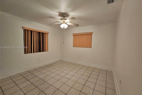 Villa ou maison à vendre à Miami, Floride: 3 chambres, 100.15 m2 № 2004771 - photo 8