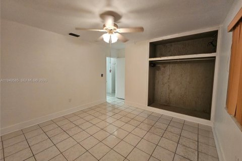 Villa ou maison à vendre à Miami, Floride: 3 chambres, 100.15 m2 № 2004771 - photo 9