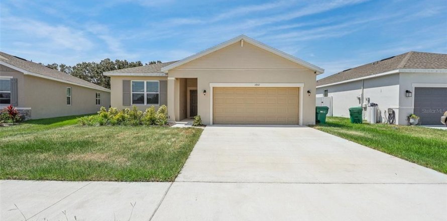 House in Eustis, Florida 4 bedrooms, 185.9 sq.m. № 1827668