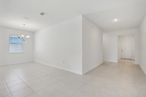 House in Eustis, Florida 4 bedrooms, 185.9 sq.m. № 1827668 - photo 16