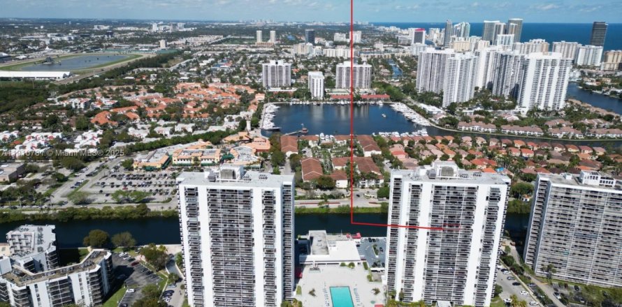 Кондоминиум с 2 спальнями в Авентура, Флорида № 1966137