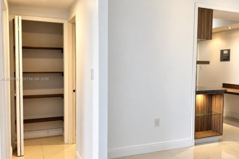 Copropriété à louer à Bal Harbour, Floride: 1 chambre, 94.3 m2 № 2385089 - photo 3