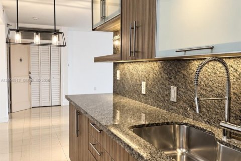 Copropriété à louer à Bal Harbour, Floride: 1 chambre, 94.3 m2 № 2385089 - photo 7
