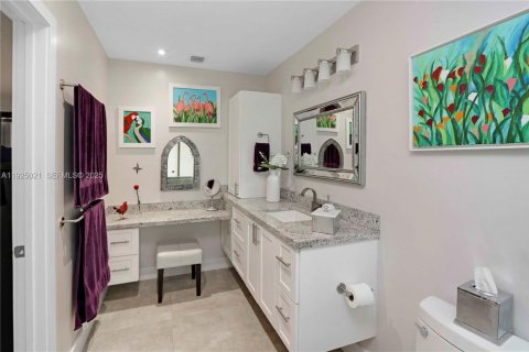 Casa en venta en Miami, Florida, 3 dormitorios, 170.38 m2 № 1983515 - foto 21