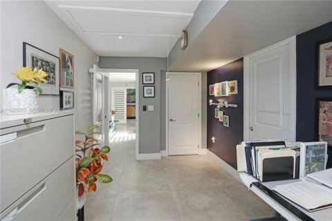 Casa en venta en Miami, Florida, 3 dormitorios, 170.38 m2 № 1983515 - foto 26