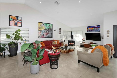 Casa en venta en Miami, Florida, 3 dormitorios, 170.38 m2 № 1983515 - foto 8