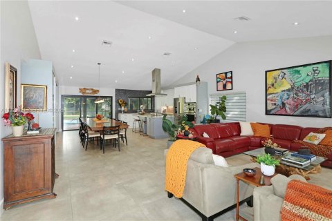 Casa en venta en Miami, Florida, 3 dormitorios, 170.38 m2 № 1983515 - foto 9