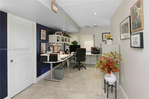 Casa en venta en Miami, Florida, 3 dormitorios, 170.38 m2 № 1983515 - foto 25