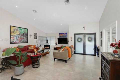 Casa en venta en Miami, Florida, 3 dormitorios, 170.38 m2 № 1983515 - foto 7