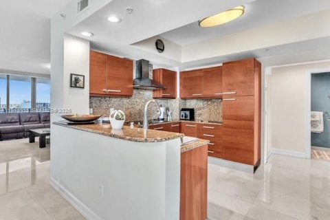 Condominio en alquiler en Hollywood, Florida, 3 dormitorios, 257.99 m2 № 2079255 - foto 28