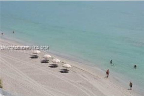 Condominio en alquiler en Hollywood, Florida, 3 dormitorios, 257.99 m2 № 2079255 - foto 3