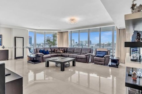 Condominio en alquiler en Hollywood, Florida, 3 dormitorios, 257.99 m2 № 2079255 - foto 8